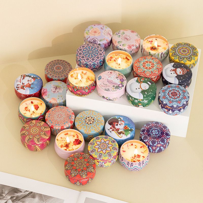 Beautiful Scented Candle with Tin Box and Dry Flowers