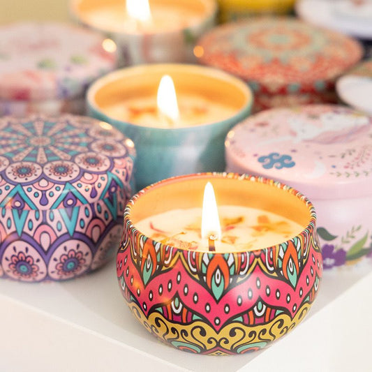 Beautiful Scented Candle with Tin Box and Dry Flowers
